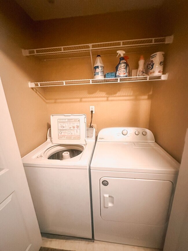 Building Photo - Private 2 bedroom 2 bath condo in San Ramon