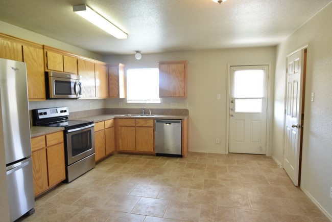 Building Photo - 3901 Bolivar Dr