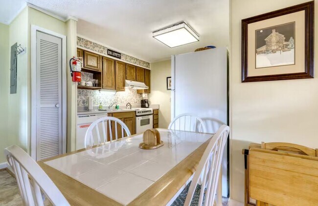 Building Photo - 395 Skyleaf Dr