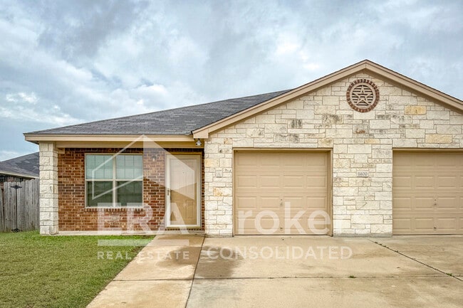 Building Photo - 1400 Loyal Ln