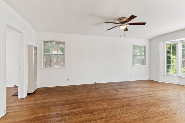 Building Photo - 801-815 Saint Louis Avenue