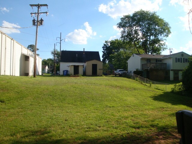 Foto del edificio - 208 Manassas Dr