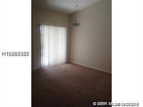 Building Photo - 9899 Westview Dr