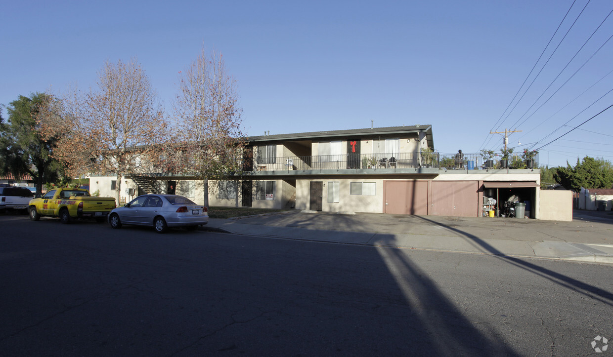 Building Photo - 250 N Cedar St