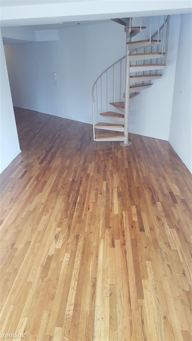 Building Photo - 217 W 84th St