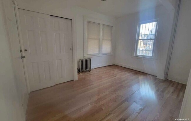 Foto del edificio - 2724 Gillmore St