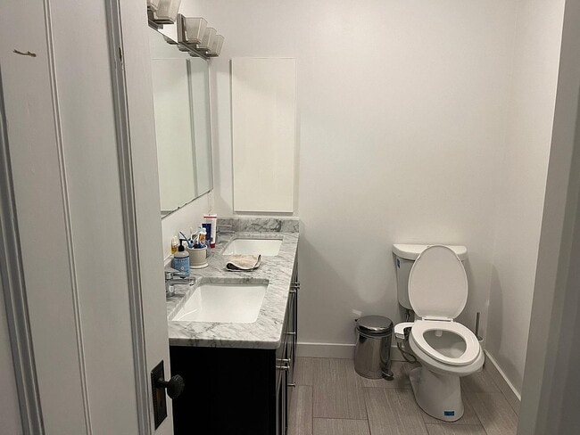 Building Photo - 15 Merrill St