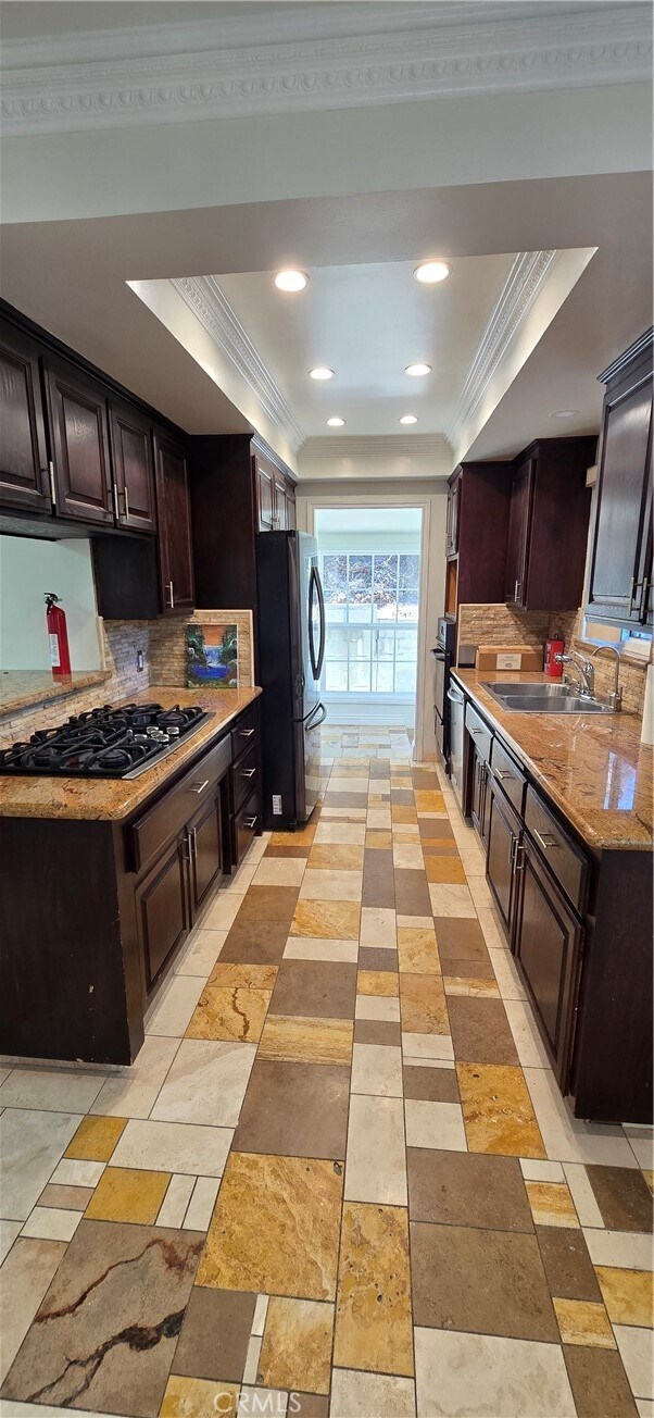 Foto del edificio - 9741 Haines Canyon Ave