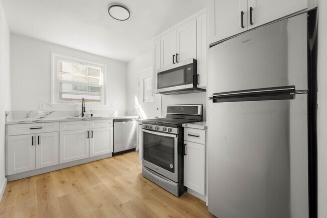 Foto del edificio - 8746 Belford Ave
