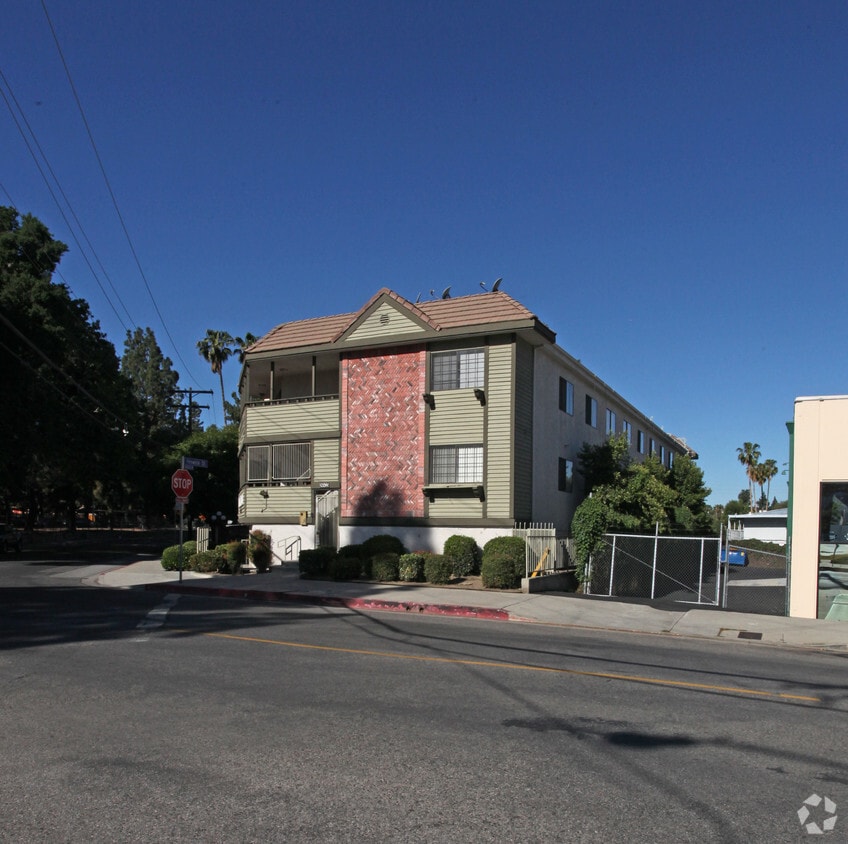 Building Photo - 8603 Fenwick St