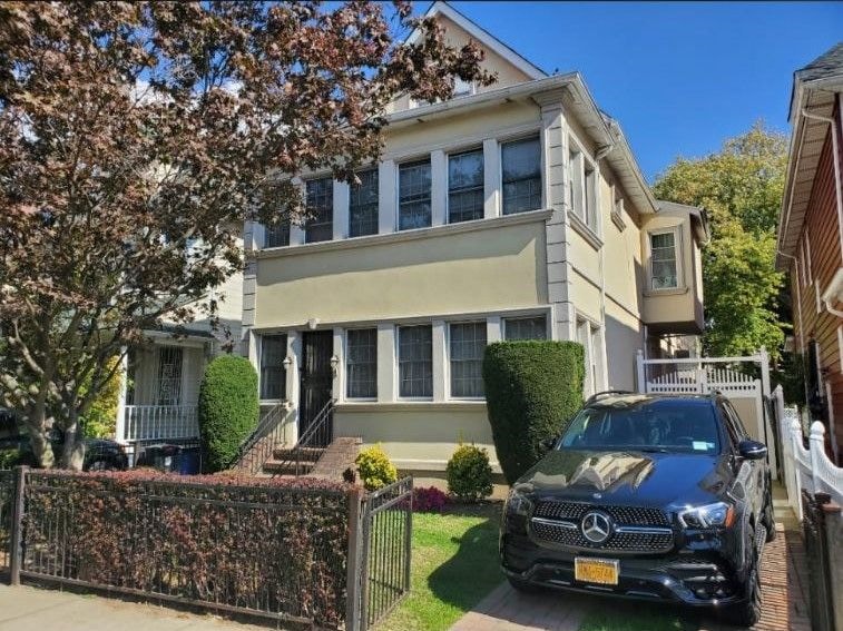 Photo - 325 E 8th St (Brooklyn, NY)