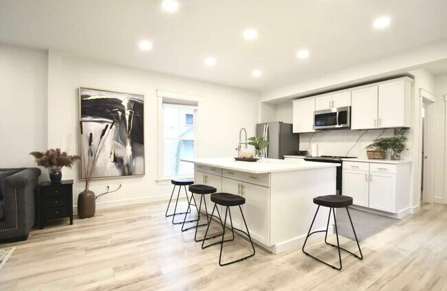 Building Photo - 11 Noble St