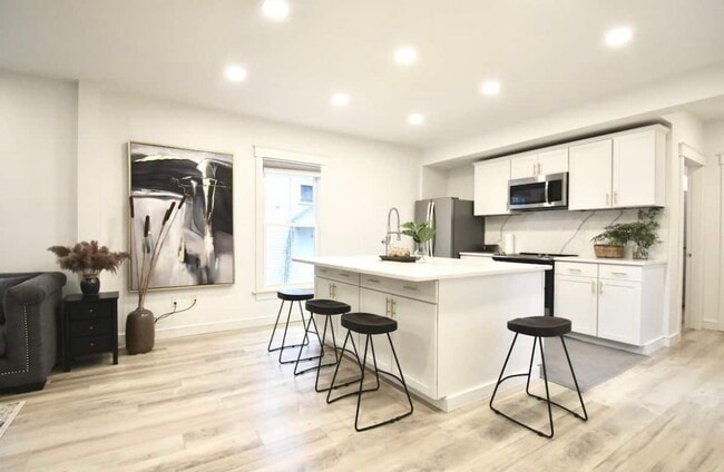 Building Photo - 11 Noble St