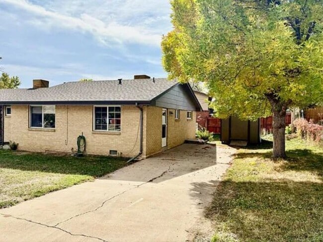 Building Photo - Duplex Unit Now Available!