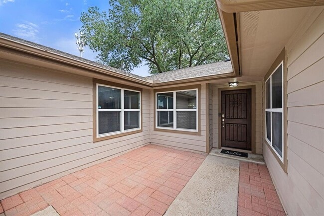 Building Photo - 13834 Fleur De Lis Blvd