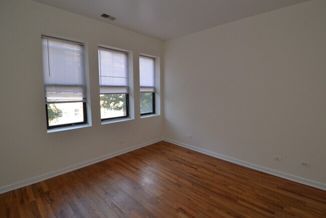 Foto del edificio - 911 W Dakin St