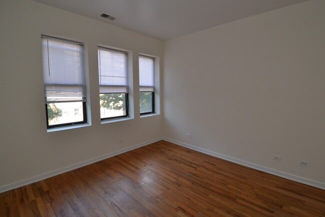 Building Photo - 911 W Dakin St