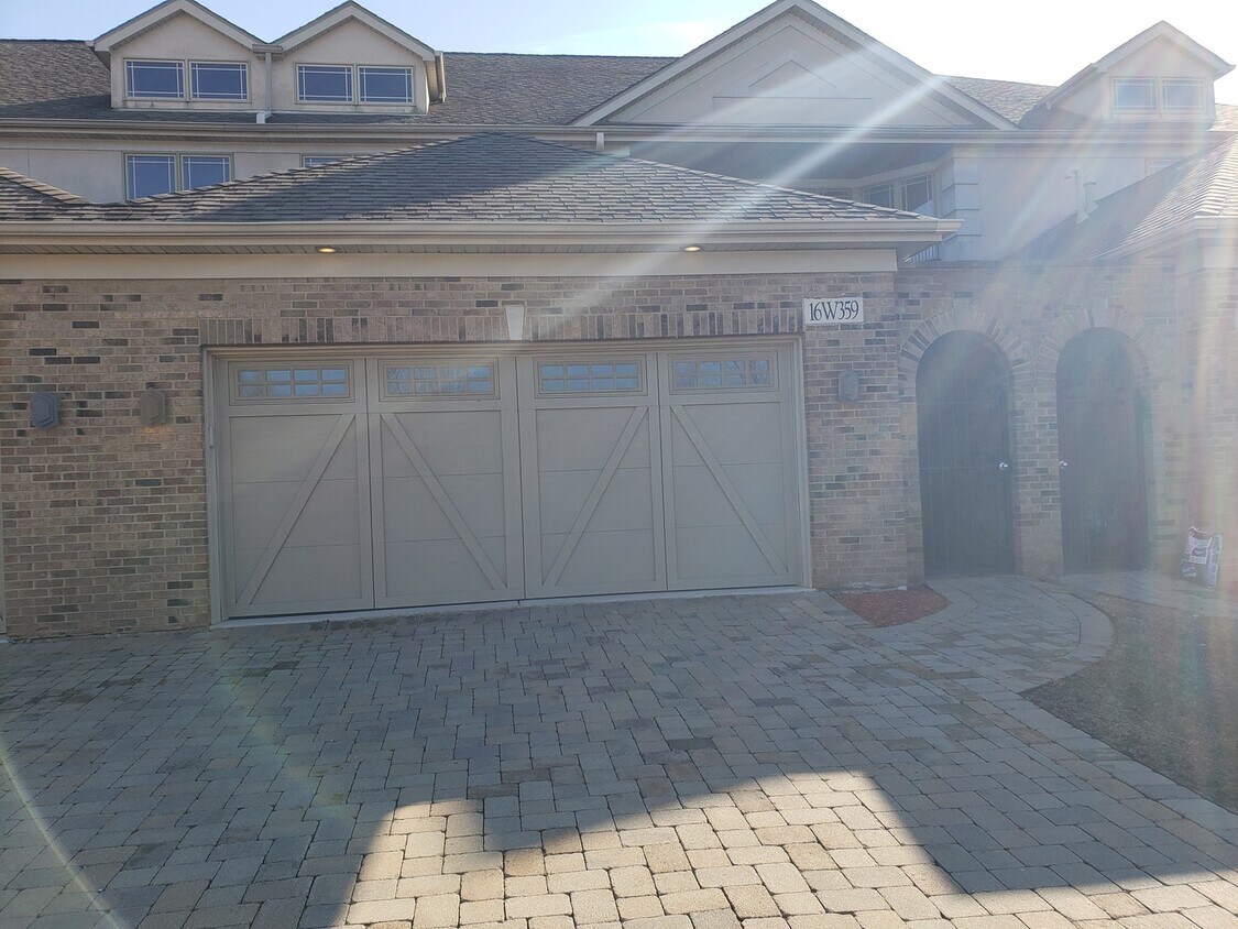 16W313 Shadow Creek Dr, Burr Ridge, IL 60527 Townhome Rentals in Burr