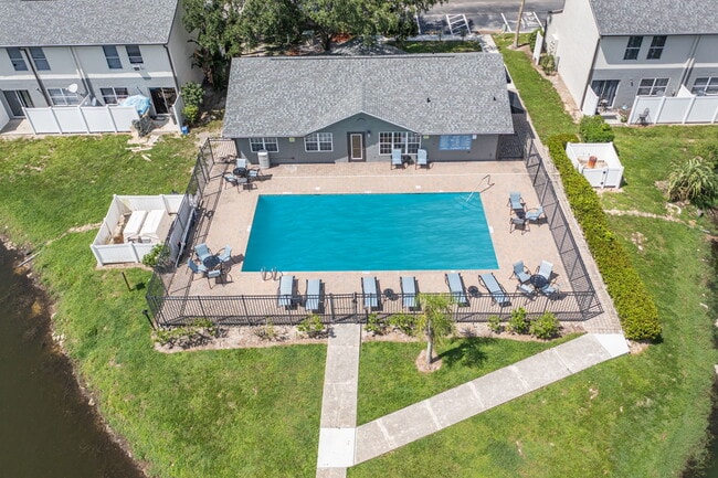 Building Photo - Terrace at Naples Townhomes