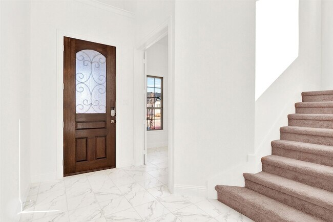 Foto del edificio - 2414 Thavie St