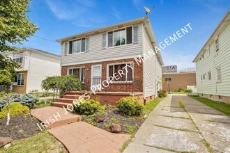 Building Photo - 425 Callodine Ave