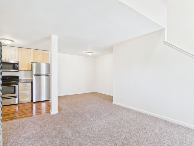 Foto del edificio - 2 bedroom loft unit now available at Cypre...