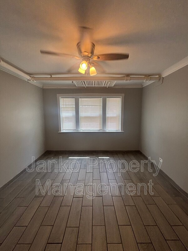 Building Photo - 6059 S Troy St