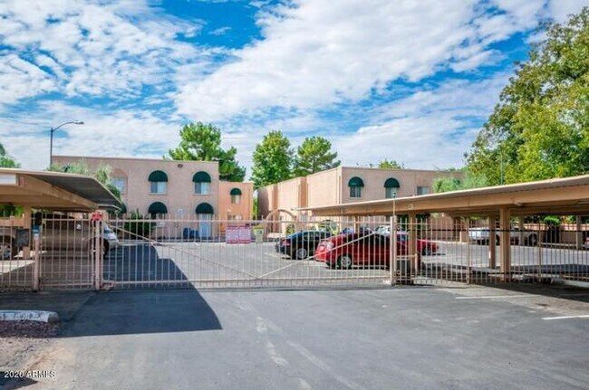 Building Photo - 6302 N 64th Dr