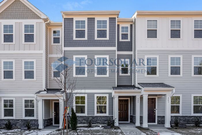 Foto principal - New Three-Story Townhome | 1st Level Guest...