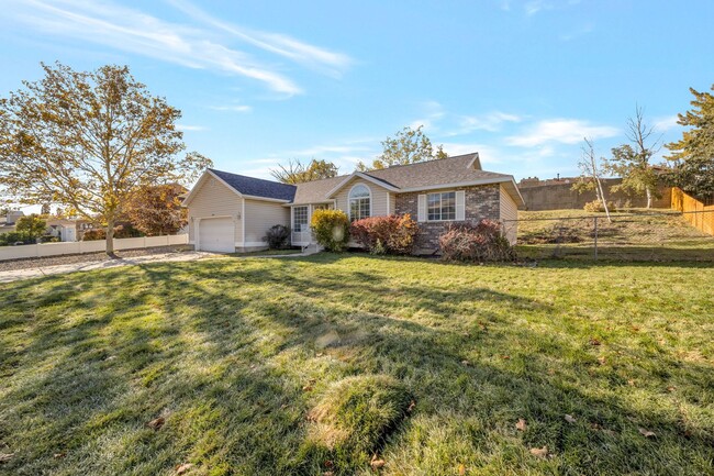 Photo - Spacious Sandy Rambler w 2 car attached House