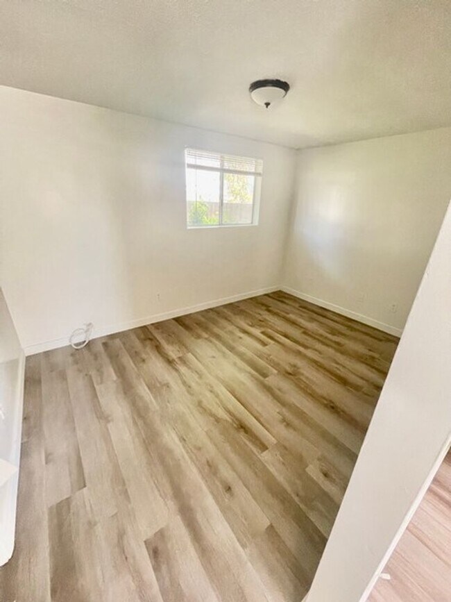 1666 McClelland St Unit 1666B, Santa Maria, CA 93454 Room for Rent