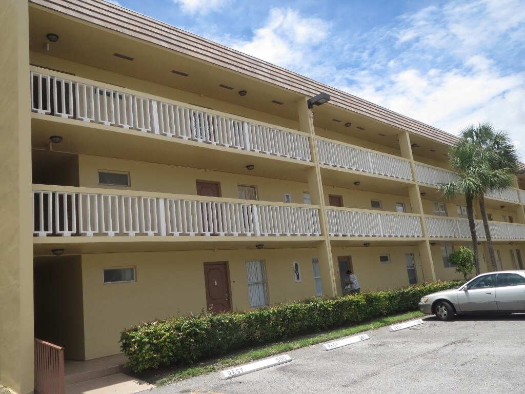 Primary Photo - 6150 NW 62nd St