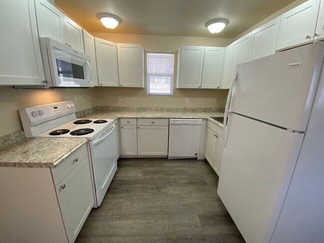 Building Photo - 5880gr