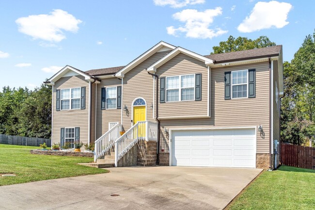 Building Photo - Welcome To Clarksville!