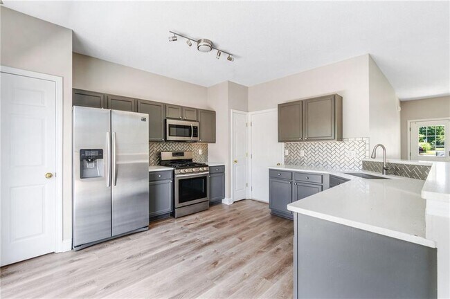 Foto del edificio - 1681 Heyford Cir NW