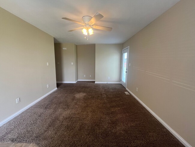 Building Photo - 305 Kenlee Cir