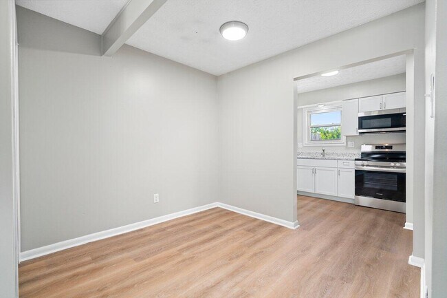 Building Photo - 3500 Warwick Dr