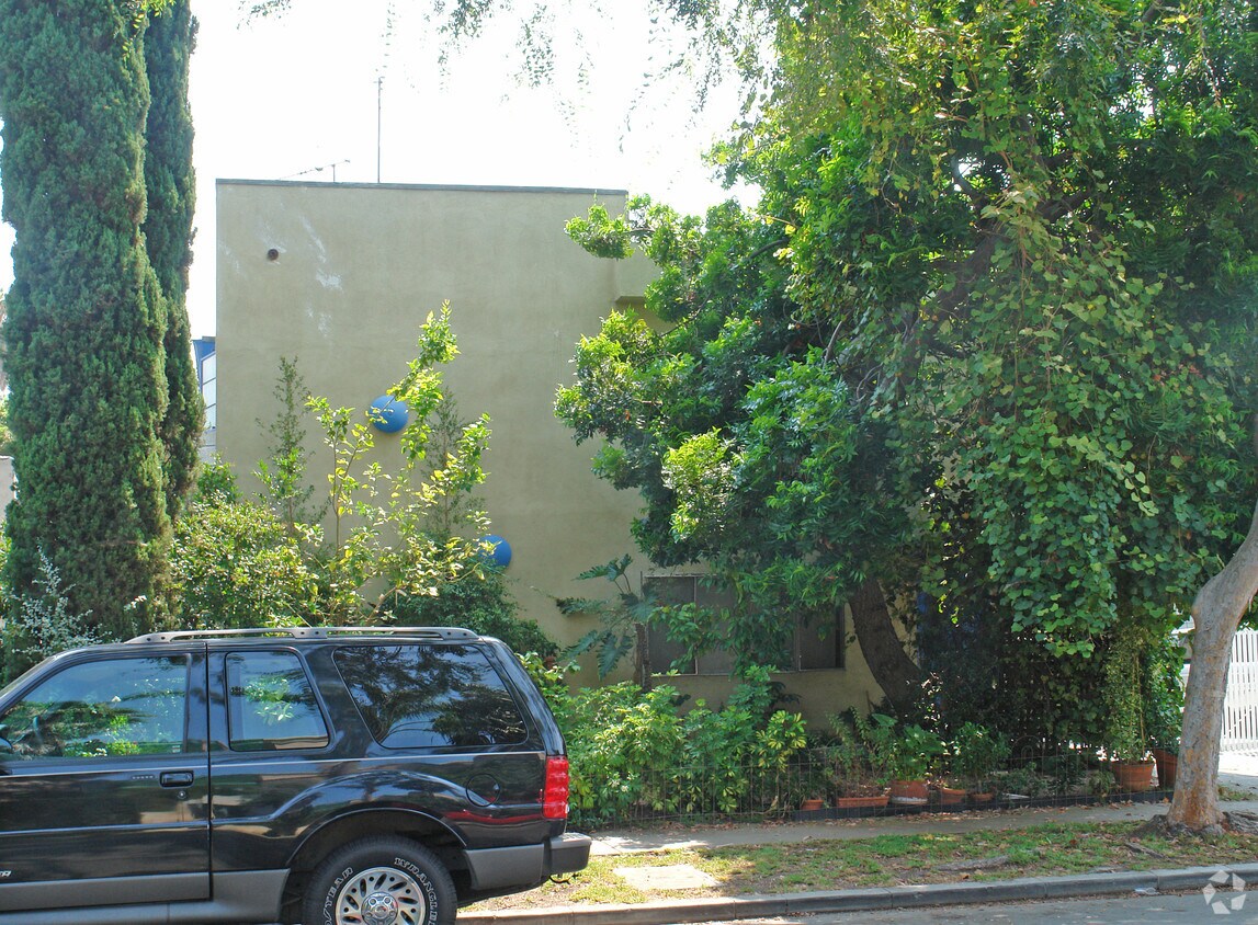 Building Photo - 642 Huntley Dr