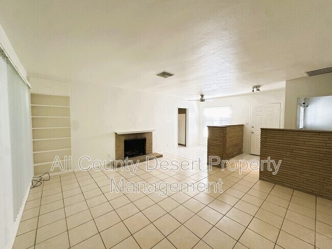 Building Photo - 546 Calle Abronia S