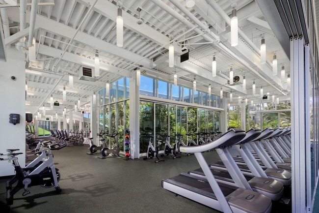 Foto del edificio - 12655 Bluff Creek Dr