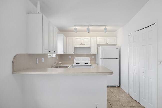 Building Photo - 1261 SE 28th Ct