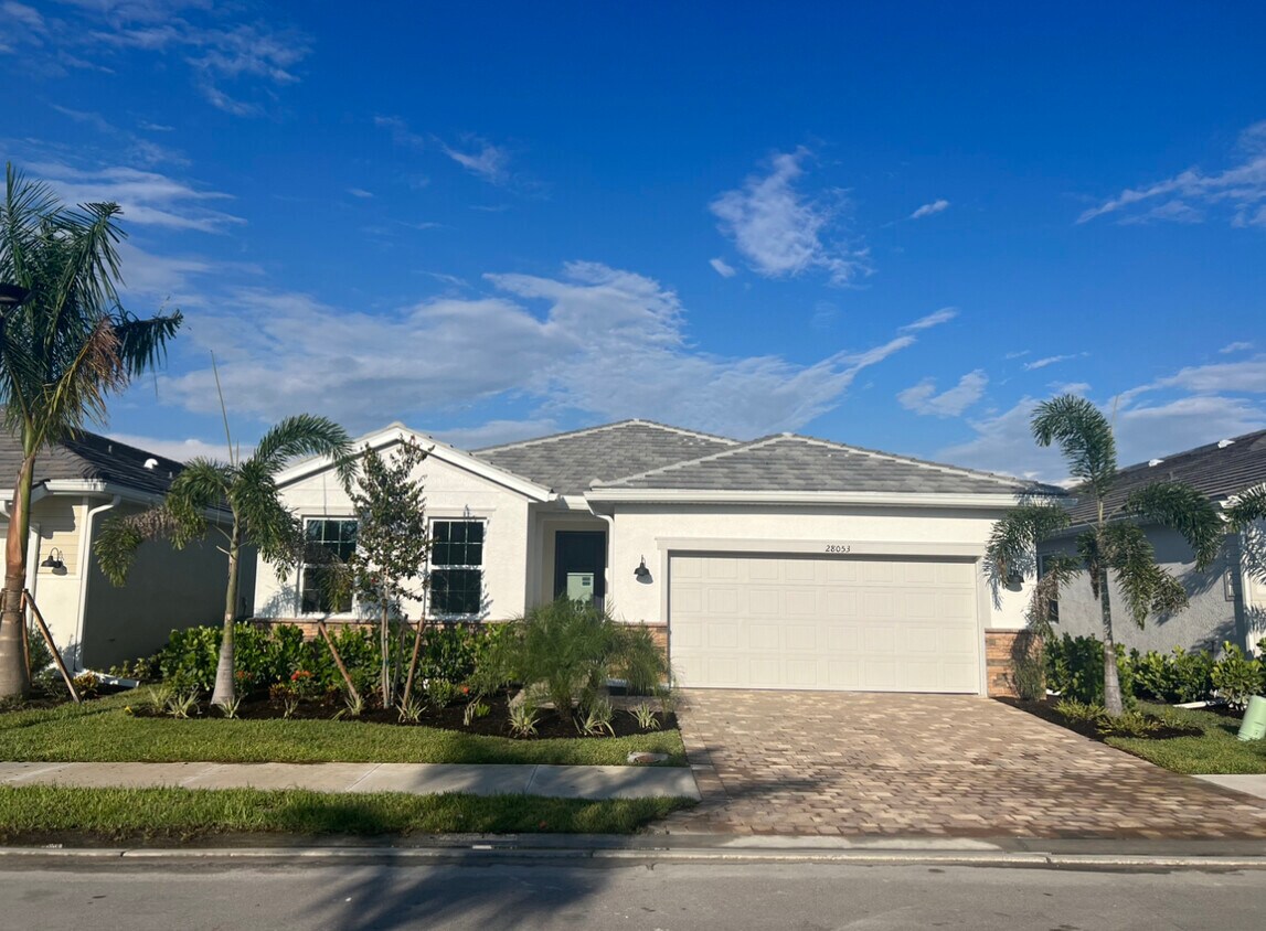Foto principal - 28053 Sanibel Sands St