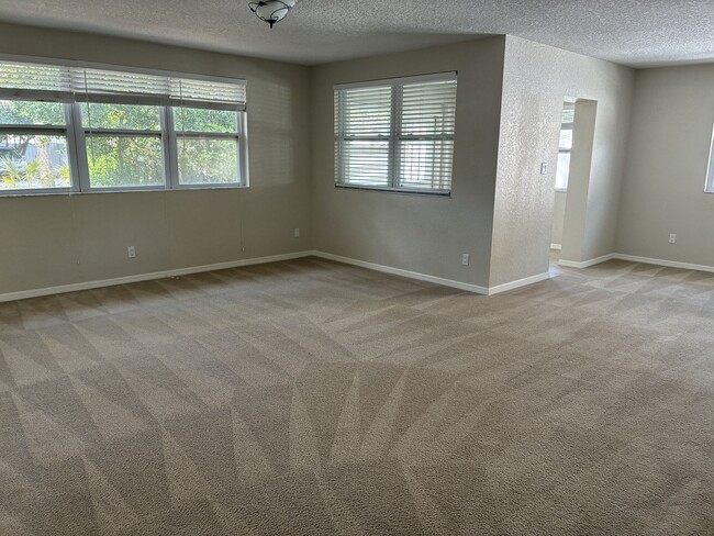 Building Photo - 423 Wildwood Way