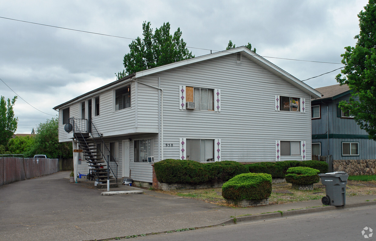 Primary Photo - 950 NW Hayes Ave