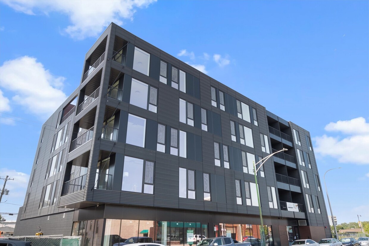 Primary Photo - 3140 N Clybourn Ave