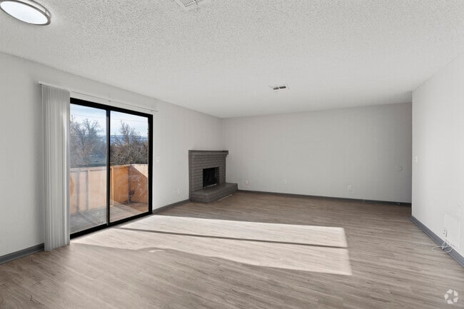 3BR, 2BA - 1,225SF - Living Room - Silver Spring