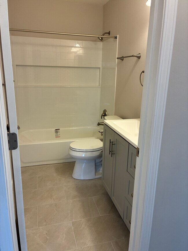Foto del edificio - 1204 Hollowbrook Dr
