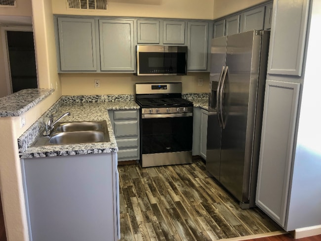 Building Photo - 3038 Tarpon Dr