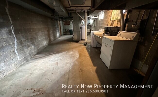 Building Photo - 17618 Chagrin Blvd