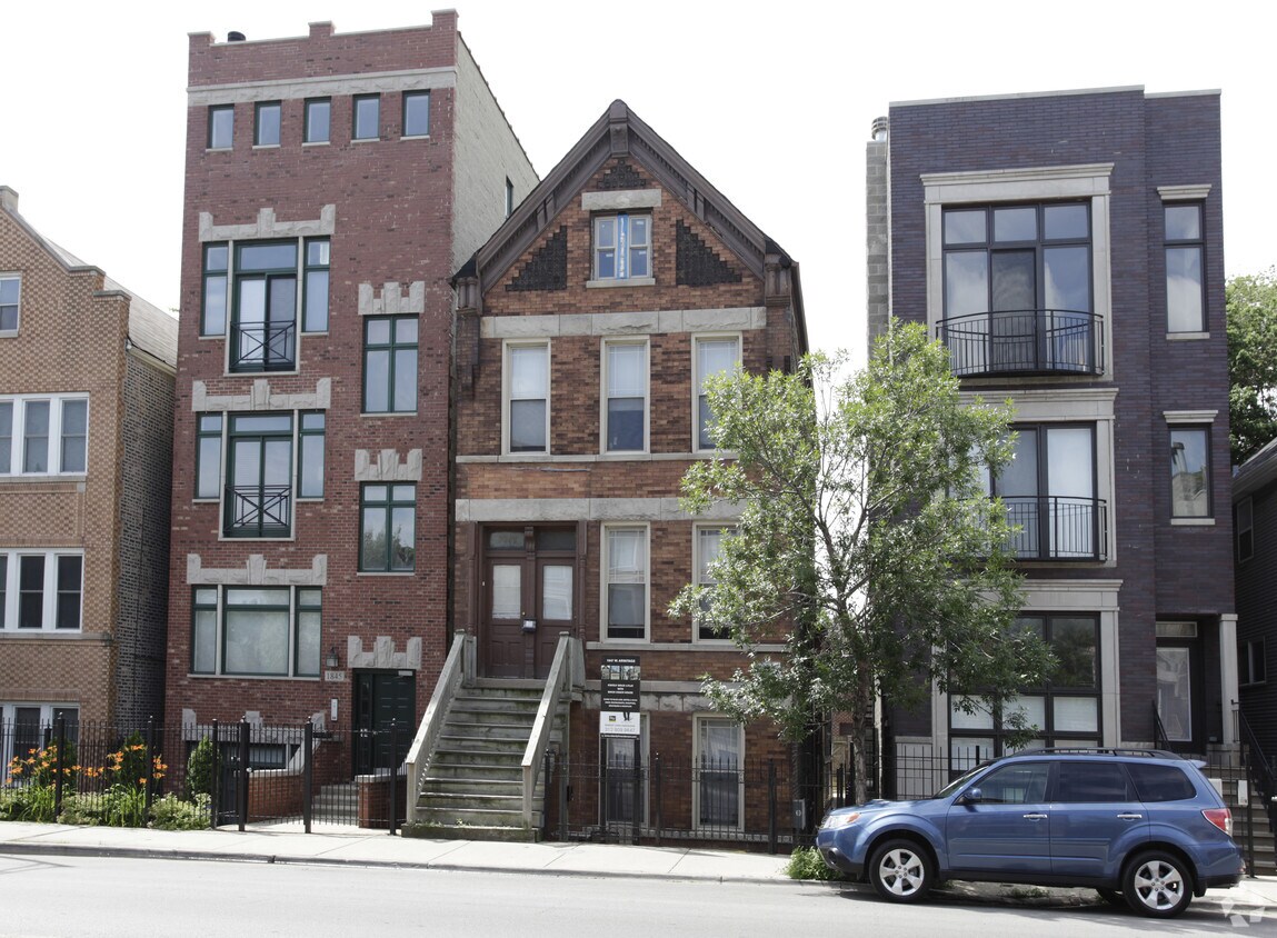 Building Photo - 1847 W Armitage